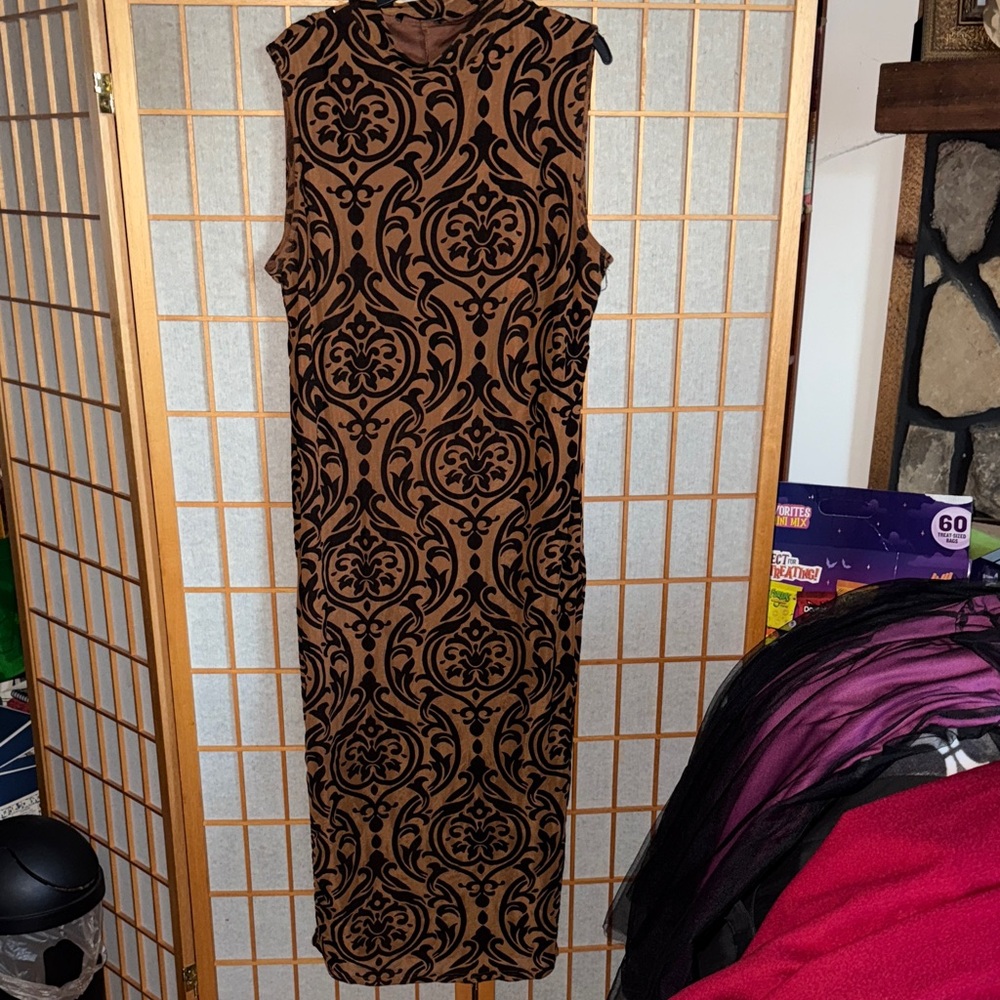 Elegant Brown and Black Patterned Dress